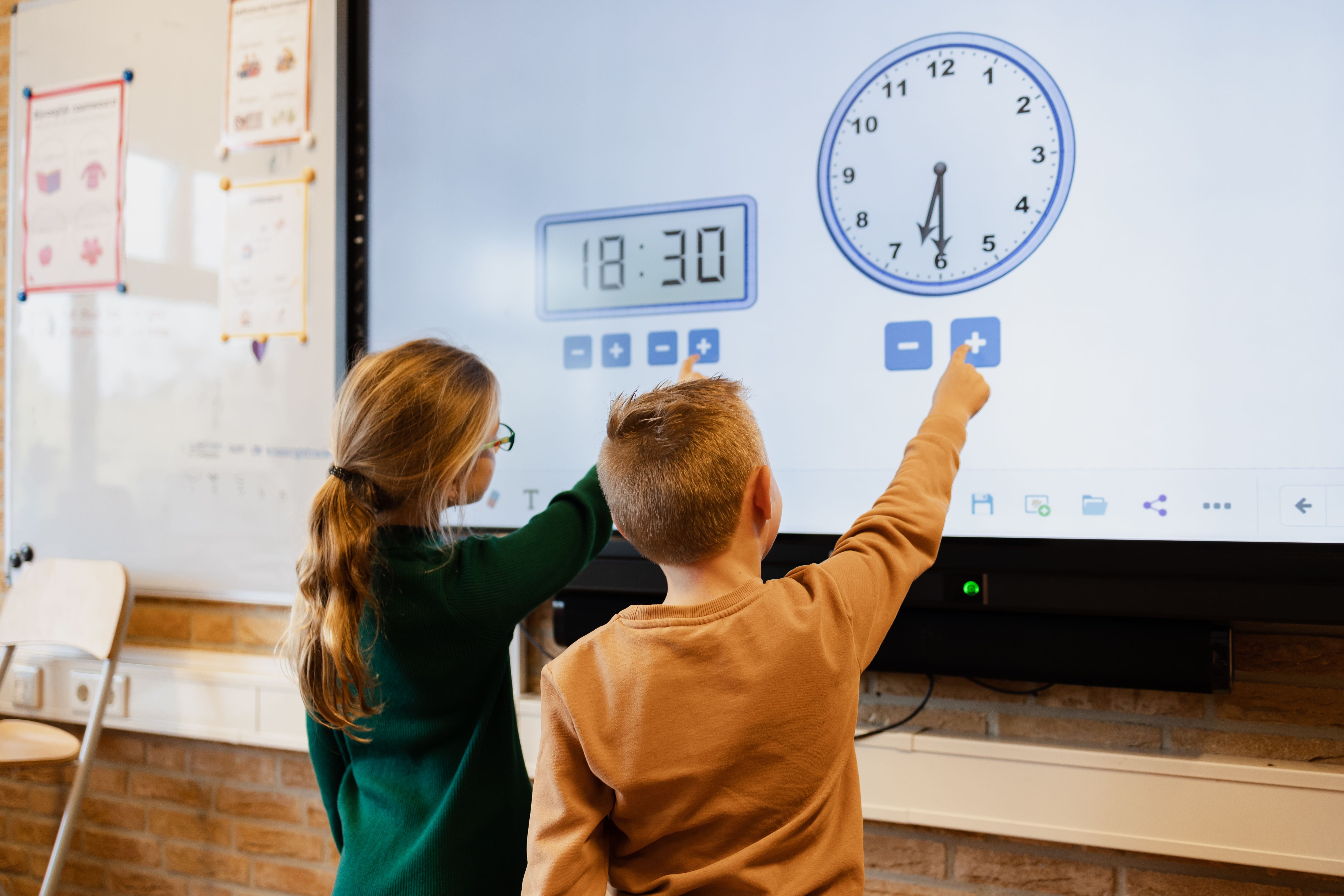 children using clock tools